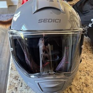 Sedici Women's Full-Face Helmet in Matte Gray